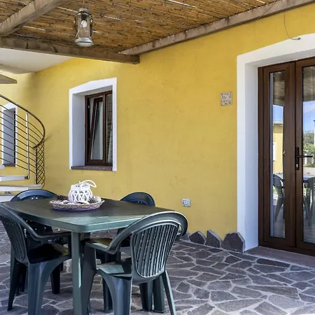 Semesterbostad Su Giuali